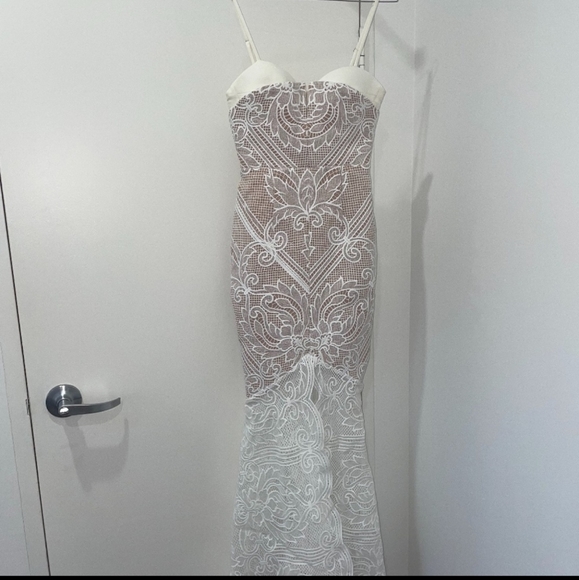 Do not buy Sheike lunar lace gown maxi dress white Sze 8 floral strappy RRP$400 - Picture 9 of 10